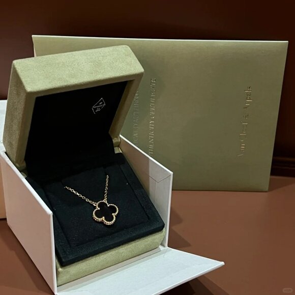 Van Cleef & Arpels Black Onyx Necklace - Picture 4 of 5